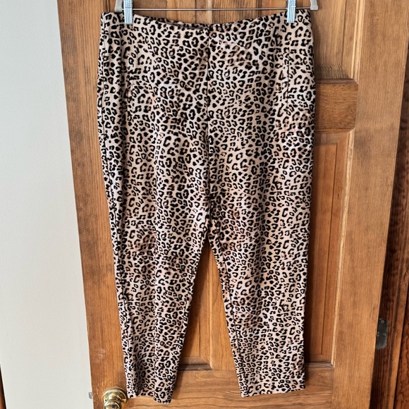 Chico’s “Juliet” Cheetah Print Ponte Knit Ankle Pants - Size 3 (16) - Picture 2 of 13